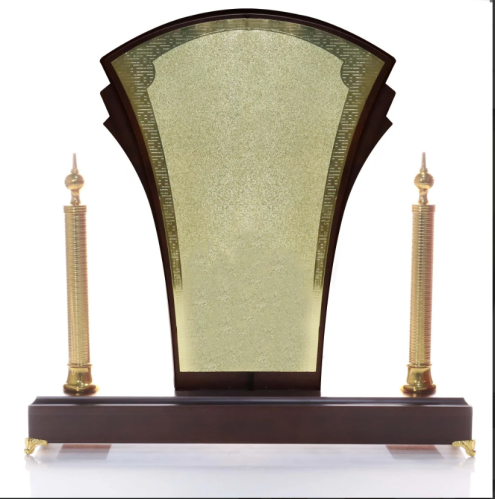 درع "اللوتس" الخشبي الملكي